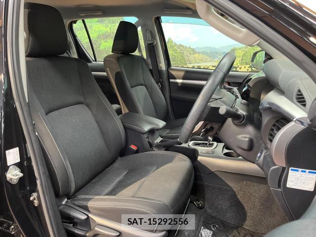 Toyota HILUX 2023-08 8730623-7