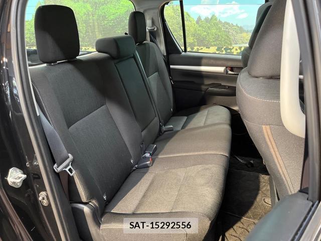 Toyota HILUX 2023-08 8730623-8