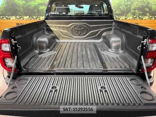 Toyota HILUX 2023-08 8730623-9
