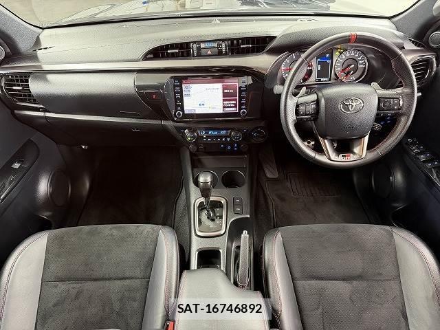 Toyota HILUX 2022-02 8731402-1