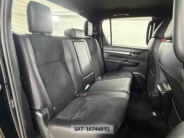 Toyota HILUX 2022-02 8731402-11