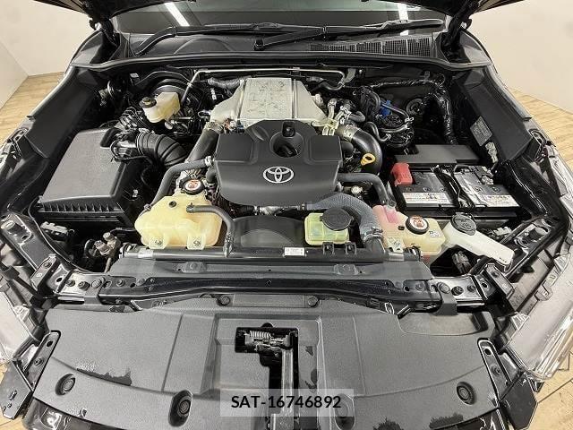 Toyota HILUX 2022-02 8731402-13