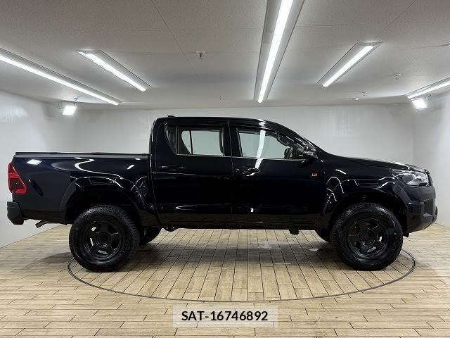 Toyota HILUX 2022-02 8731402-17