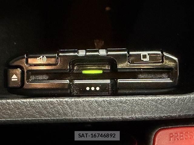Toyota HILUX 2022-02 8731402-9