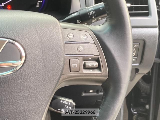 Lexus HS 2010-08 8728229-13