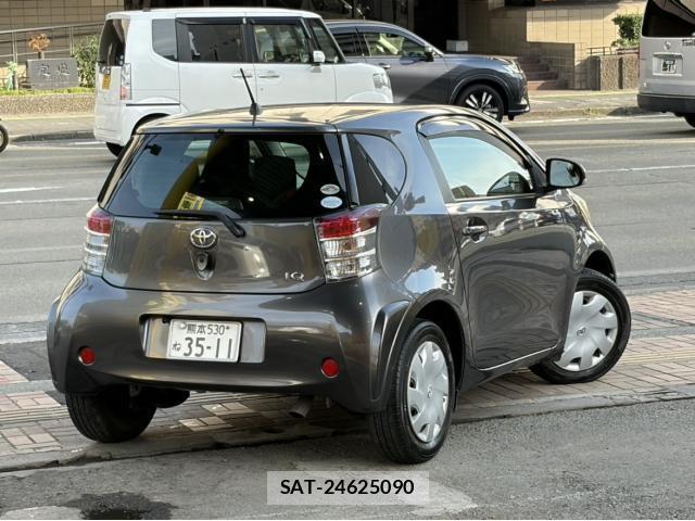 Toyota IQ 2010-02 8727392-2
