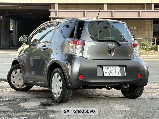Toyota IQ 2010-02 8727392-3