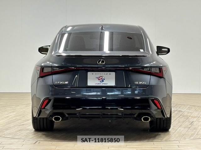 Lexus IS 2021-02 8726006-15