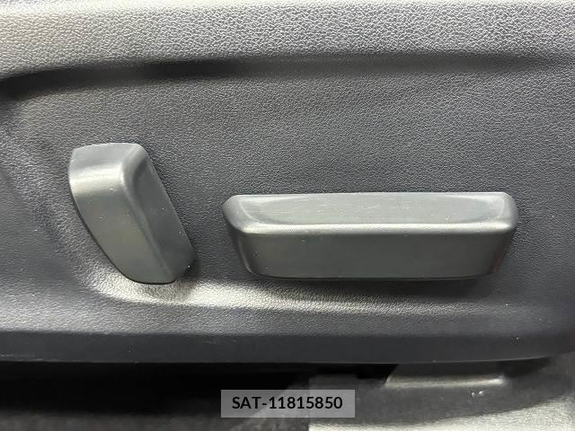 Lexus IS 2021-02 8726006-7