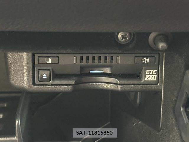 Lexus IS 2021-02 8726006-9