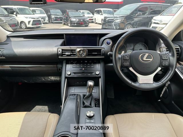 Lexus IS 2017-11 8726456-1