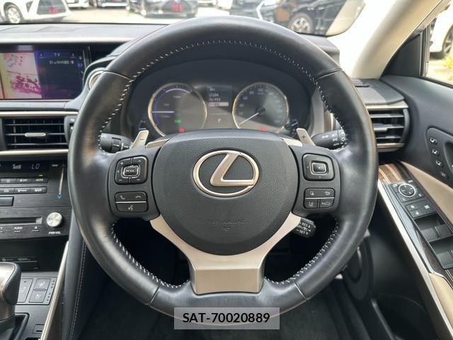 Lexus IS 2017-11 8726456-10