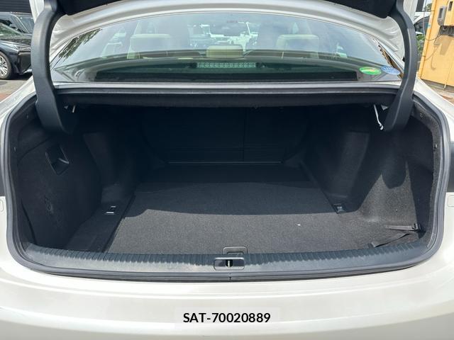 Lexus IS 2017-11 8726456-15