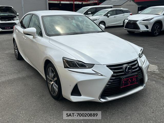 Lexus IS 2017-11 8726456-17