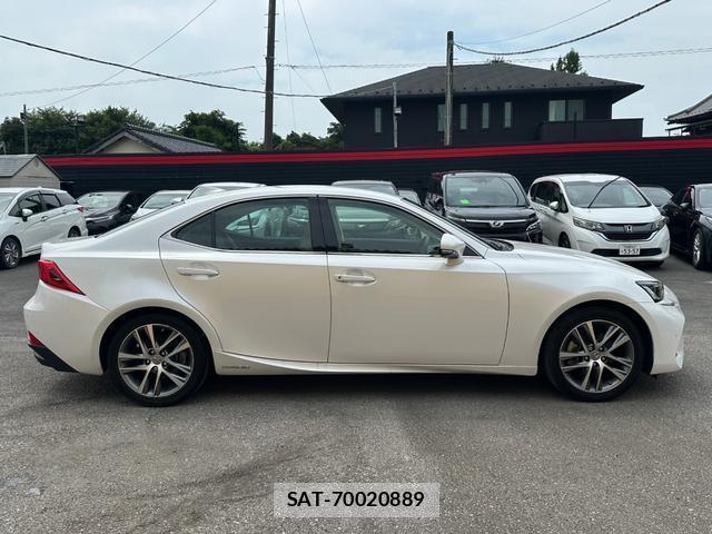 Lexus IS 2017-11 8726456-18