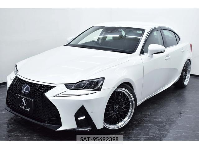 Lexus IS 2018-09 8728293-14