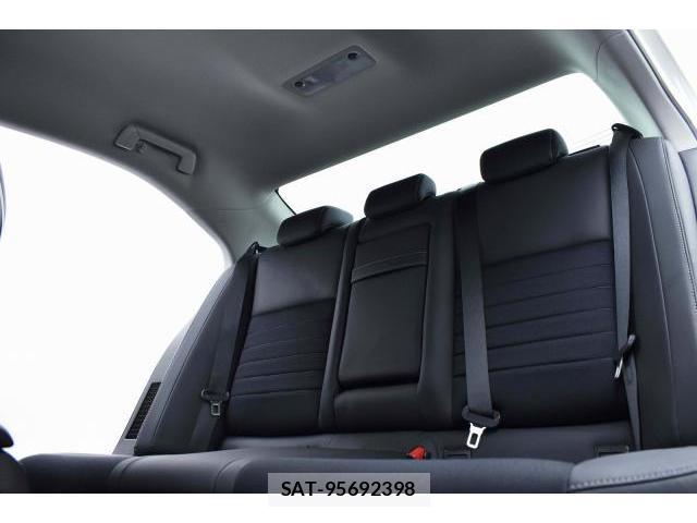 Lexus IS 2018-09 8728293-3
