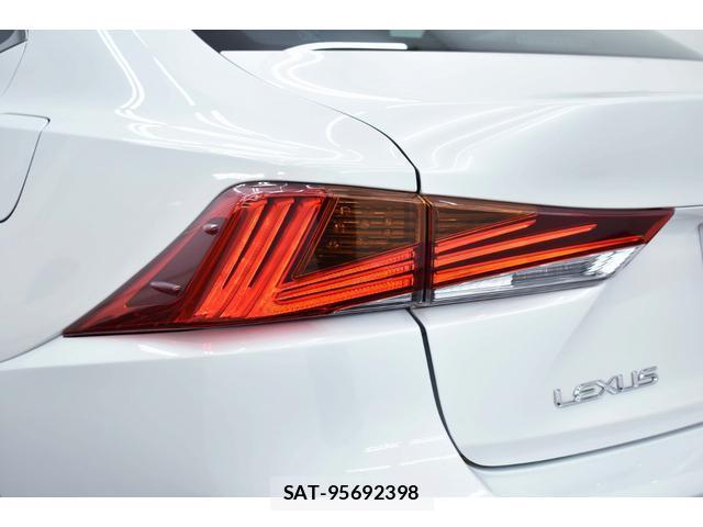 Lexus IS 2018-09 8728293-5