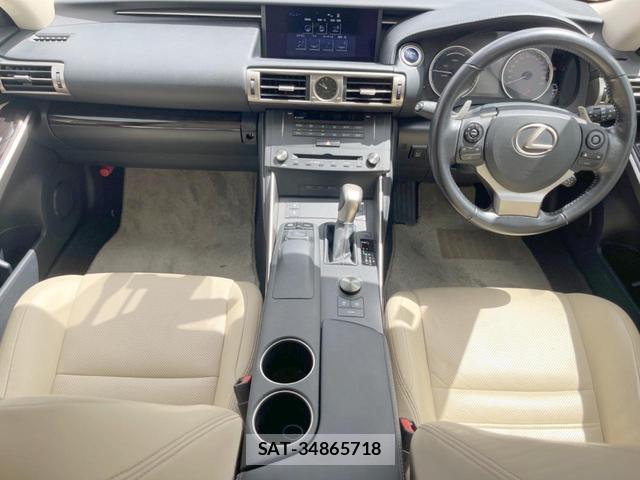 Lexus IS 2016-03 8728434-1