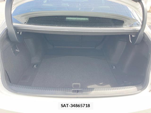 Lexus IS 2016-03 8728434-11