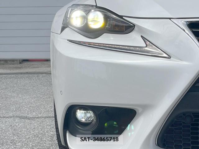 Lexus IS 2016-03 8728434-12