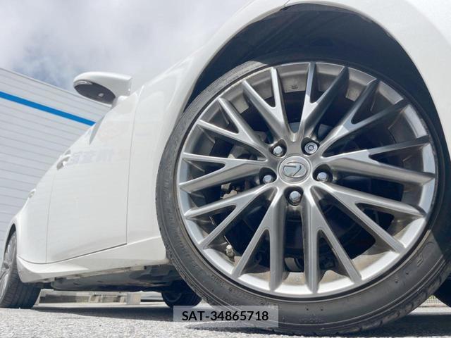 Lexus IS 2016-03 8728434-13