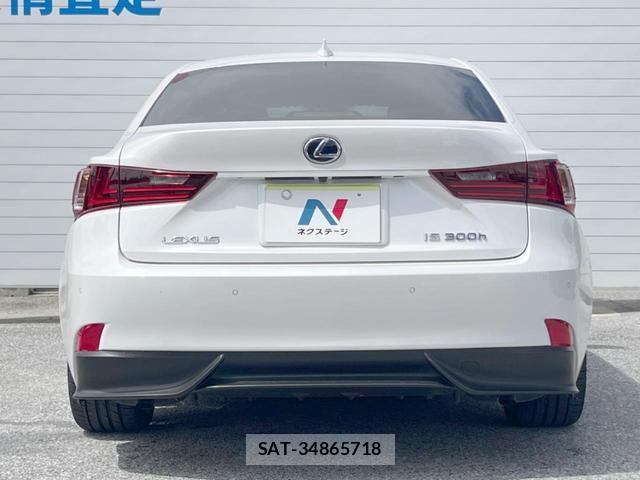Lexus IS 2016-03 8728434-15