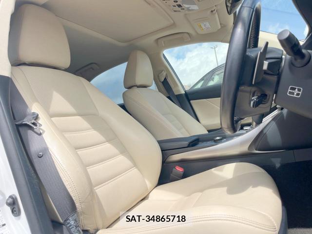 Lexus IS 2016-03 8728434-8