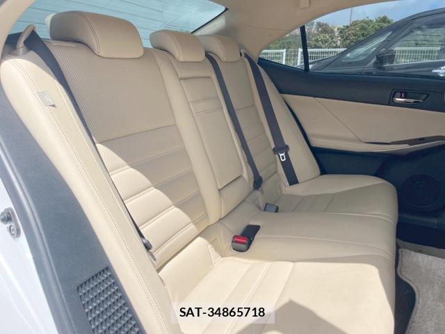 Lexus IS 2016-03 8728434-9