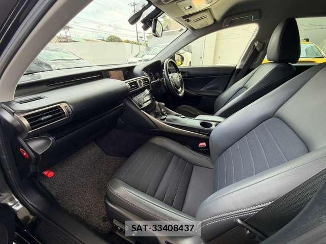 Lexus IS 2013-11 8728938-6