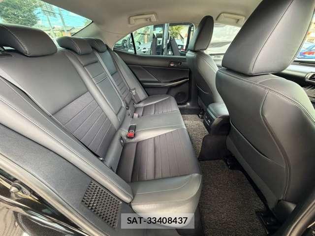 Lexus IS 2013-11 8728938-7