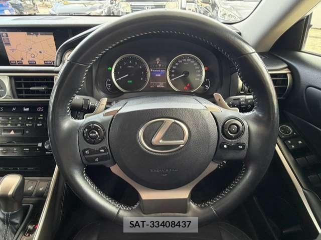 Lexus IS 2013-11 8728938-9