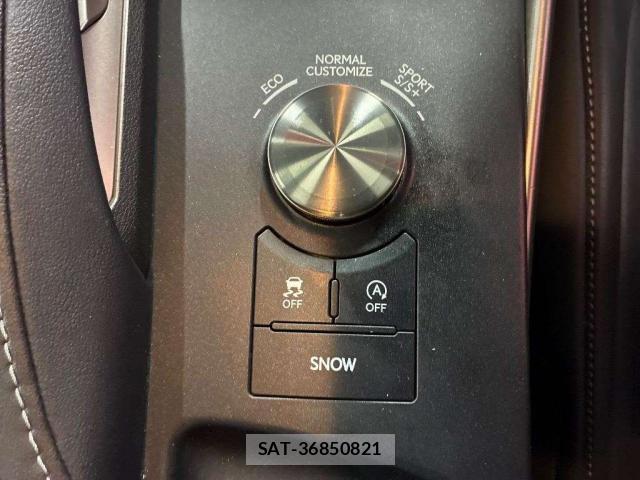 Lexus IS 2017-07 8729981-10