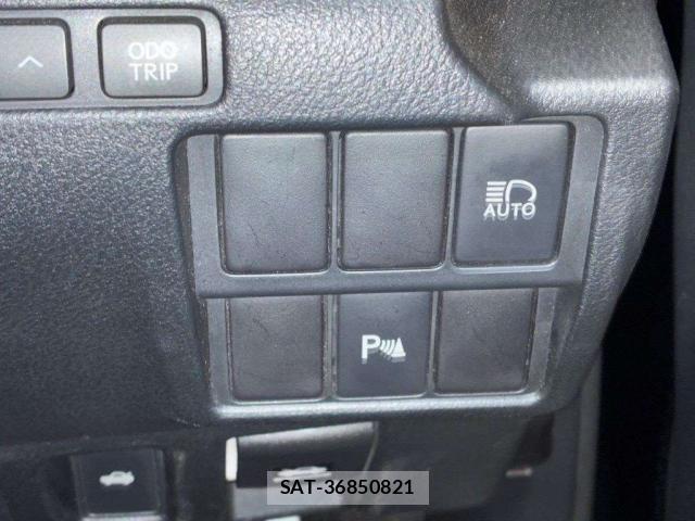 Lexus IS 2017-07 8729981-11