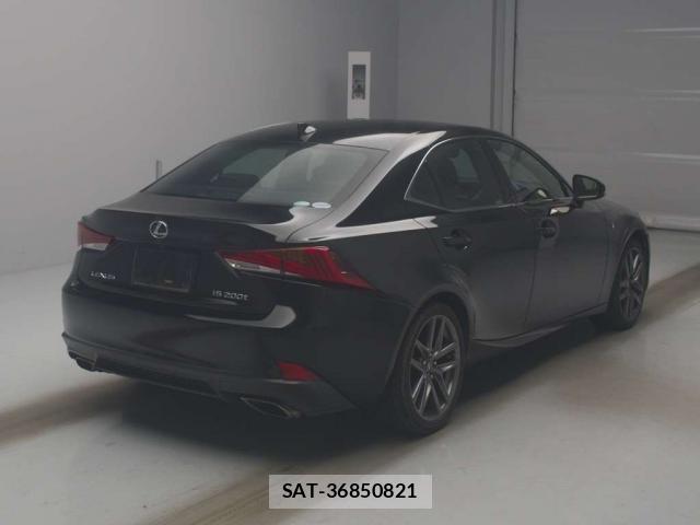 Lexus IS 2017-07 8729981-4