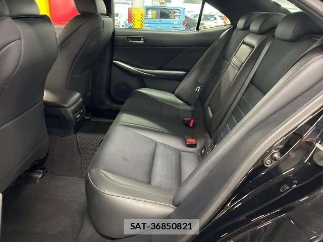 Lexus IS 2017-07 8729981-6