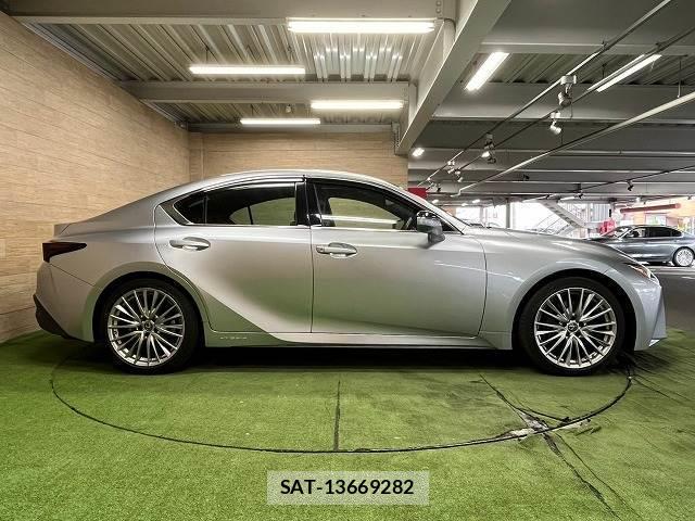 Lexus IS 2021-12 8730750-17