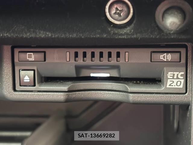Lexus IS 2021-12 8730750-9