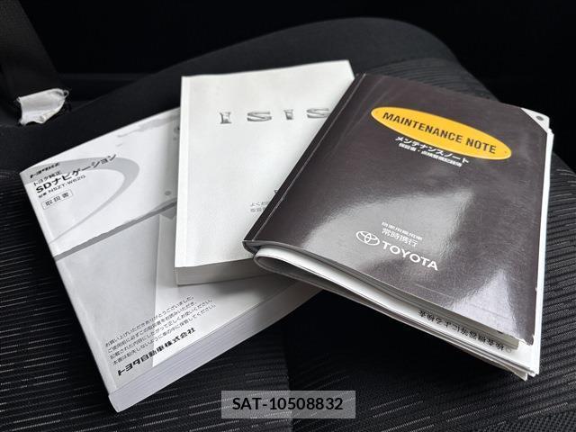 Toyota ISIS 2013-03 8725842-12