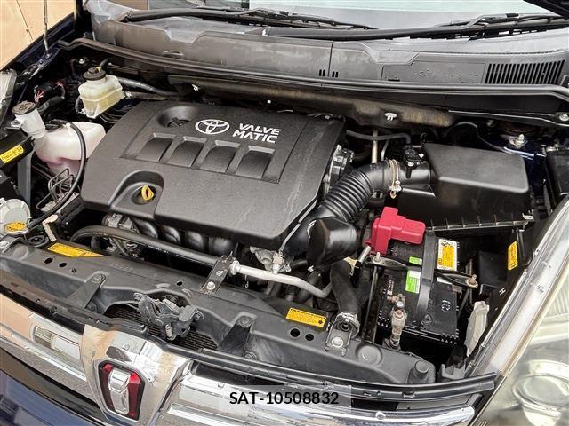 Toyota ISIS 2013-03 8725842-8