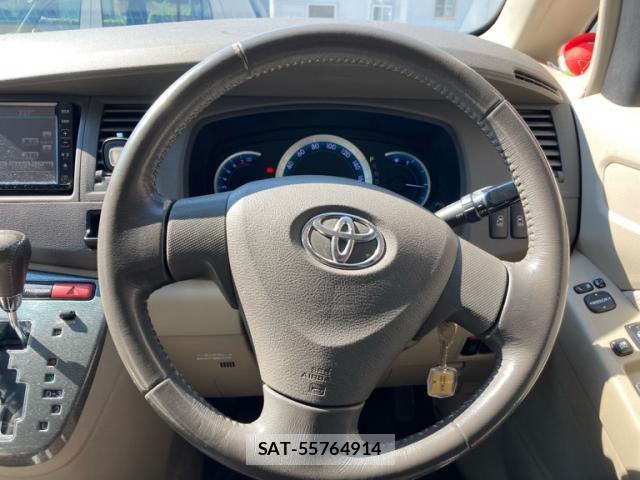 Toyota ISIS 2009-01 8727359-11