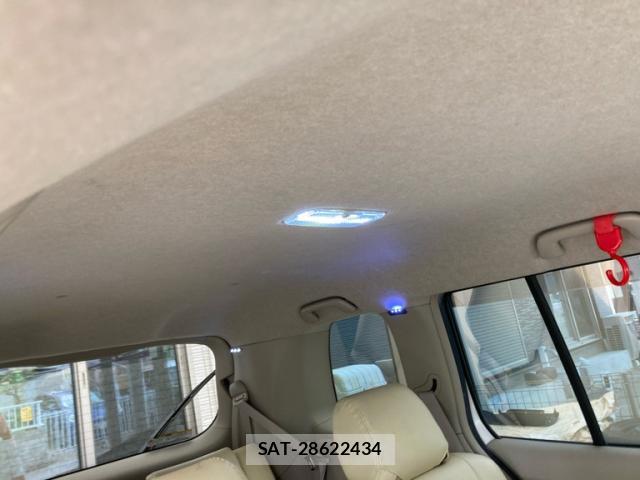 Toyota ISIS 2010-01 8728287-10