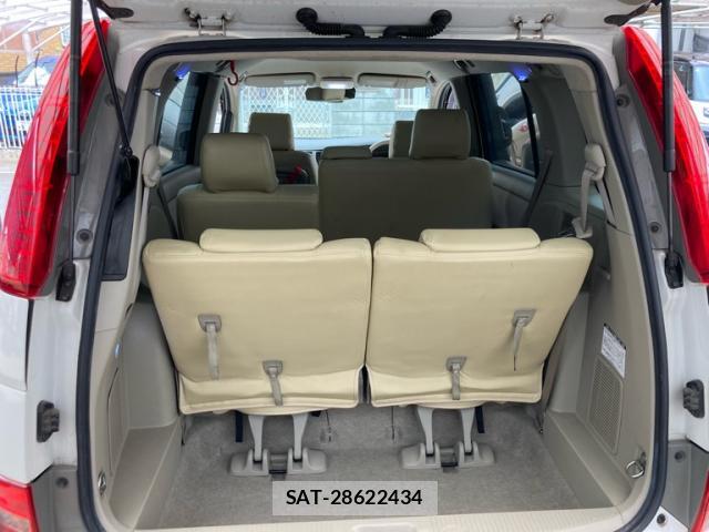 Toyota ISIS 2010-01 8728287-11