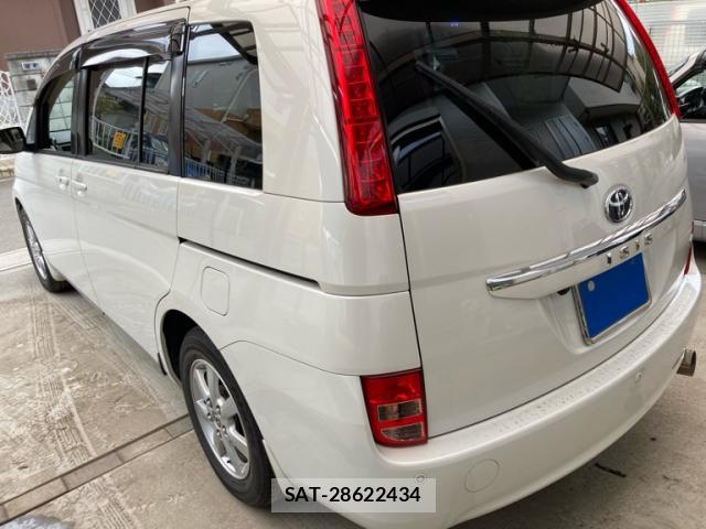Toyota ISIS 2010-01 8728287-12