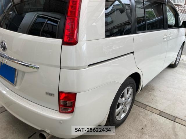 Toyota ISIS 2010-01 8728287-13