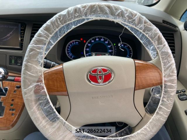 Toyota ISIS 2010-01 8728287-15