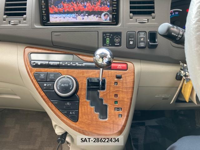 Toyota ISIS 2010-01 8728287-19