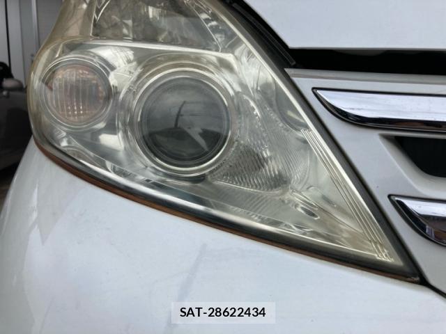 Toyota ISIS 2010-01 8728287-3