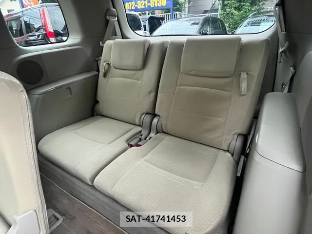 Toyota ISIS 2013-10 8728591-17