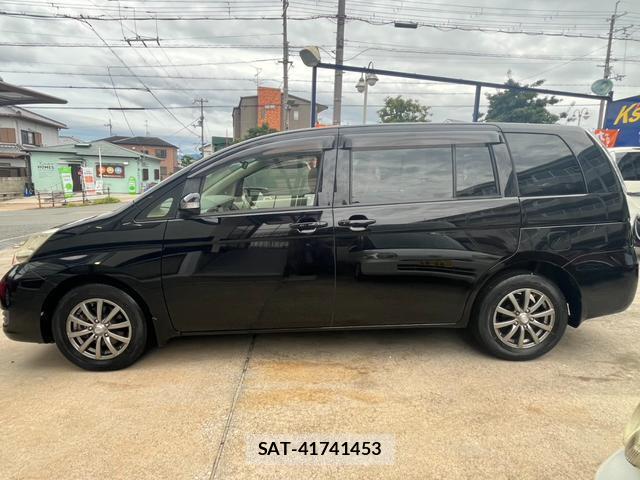 Toyota ISIS 2013-10 8728591-4